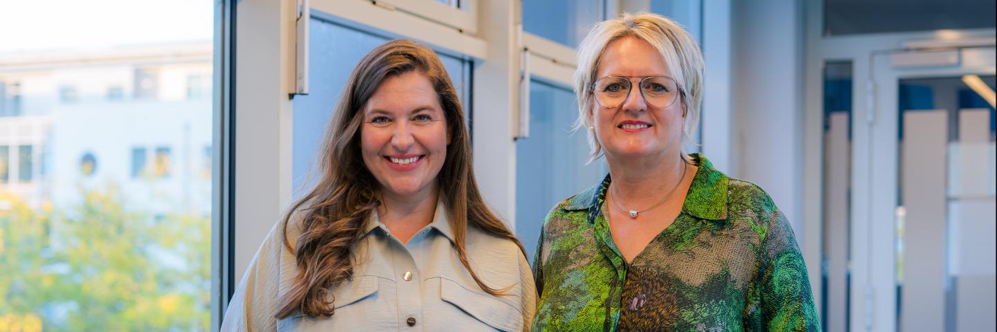 Madita Oeming (links) und LMS-Direktorin Ruth Meyer gemeinsam bei der Veranstaltung ‚Aufgeklärt statt aufgeregt