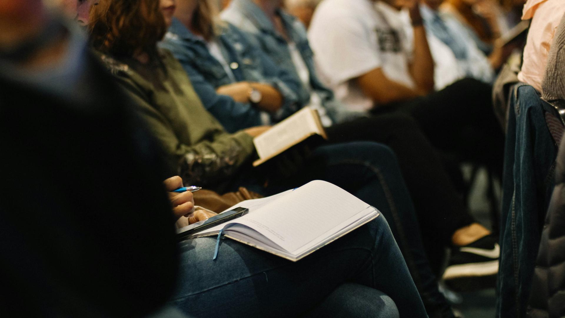 Mensch beim Seminar