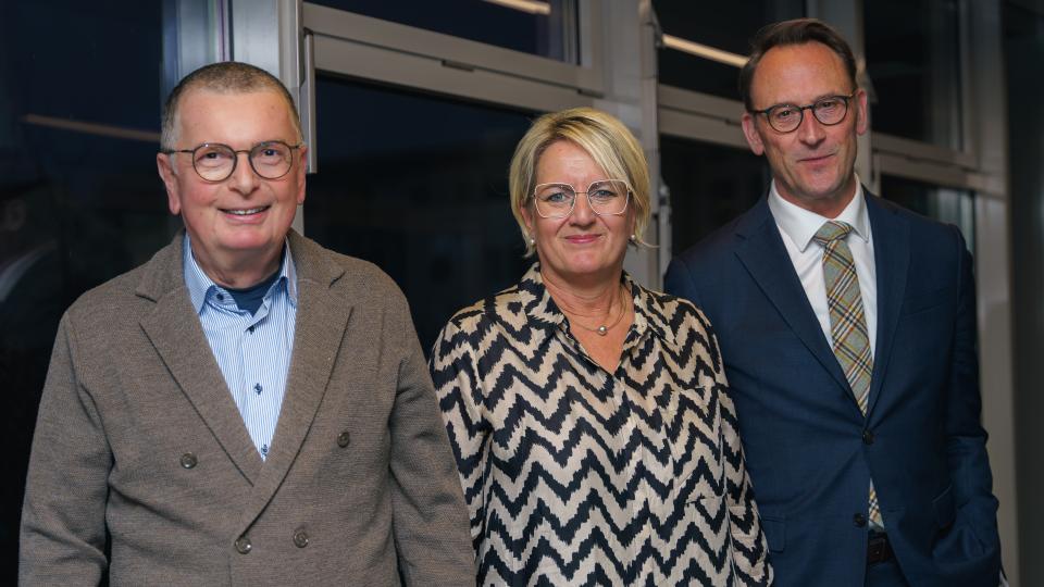 v.l.n.r.: Prof. Dr. Stephan Ory, Ruth Meyer (LMS), Dr. Tobias Schmid (LfM)