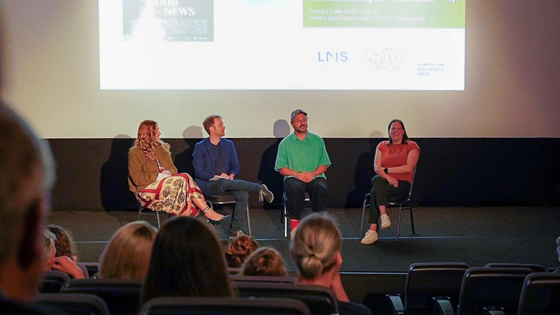 Ina Goedert, Marc Patzwald, Hannes Schilling und Svenja Böttger während der Podiumsdiskussion