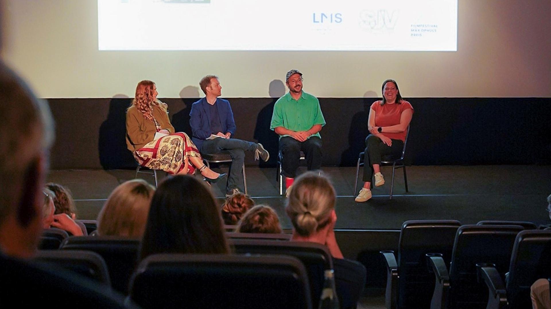 Ina Goedert, Marc Patzwald, Hannes Schilling und Svenja Böttger während der Podiumsdiskussion