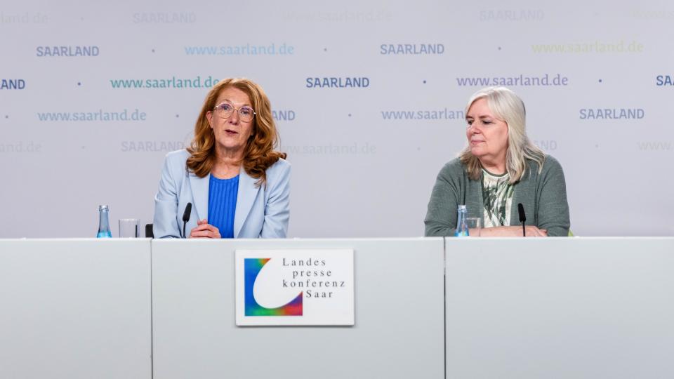 Landespressekonferenz, im Bild zu sehen Ministerin Berg (MUKMAV) und Karin Bickelmann (LMS) 